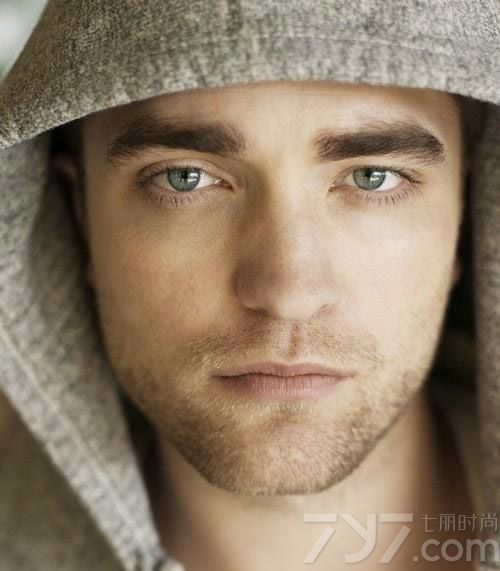 <p>《暮色》罗伯特&middot;帕丁森时尚写真 满脸胡渣显颓废范儿</p>