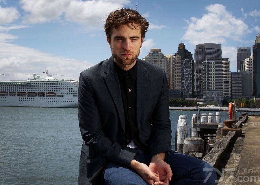 <p>《暮色》罗伯特&middot;帕丁森时尚写真 满脸胡渣显颓废范儿</p>