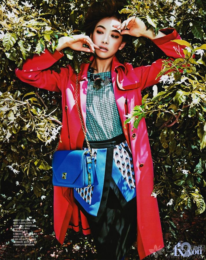 <p>韩团f(x)队长宋茜日前为某杂志拍摄写真，身着潮味彩色系<a style=