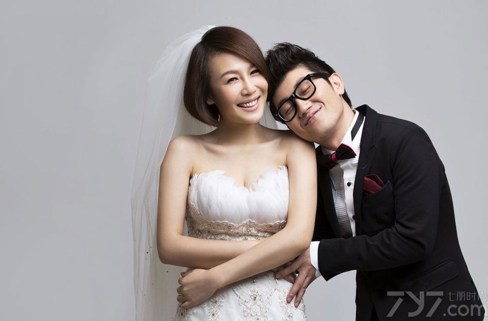 <p>据悉，金志文和女友将于十一月底在海南三亚举办长达4小时的盛大婚礼，婚礼的主题是他的成名曲&ldquo;为爱痴狂&rdquo;。而《中国好声音》团队将为金志文和女友金兰免费打造一场羡煞旁人的完美婚礼。</p>