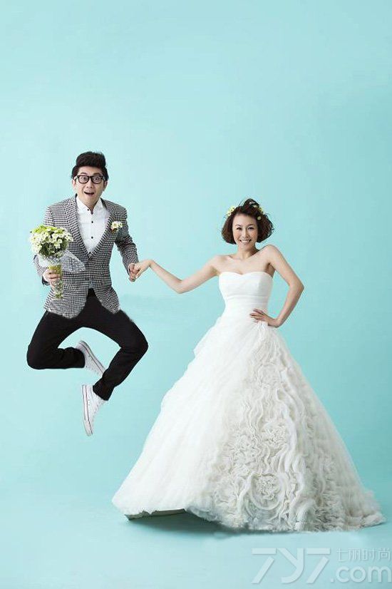 <p>据悉，金志文和女友将于十一月底在海南三亚举办长达4小时的盛大婚礼，婚礼的主题是他的成名曲&ldquo;为爱痴狂&rdquo;。而《中国好声音》团队将为金志文和女友金兰免费打造一场羡煞旁人的完美婚礼。</p>