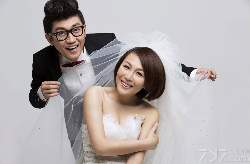 <p>据悉，金志文和女友将于十一月底在海南三亚举办长达4小时的盛大婚礼，婚礼的主题是他的成名曲&ldquo;为爱痴狂&rdquo;。而《中国好声音》团队将为金志文和女友金兰免费打造一场羡煞旁人的完美婚礼。</p>