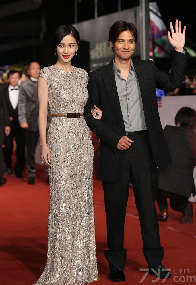 <p>众星闪耀49届金马奖 林志玲真空抛胸&ldquo;激吻&rdquo;黄渤</p>