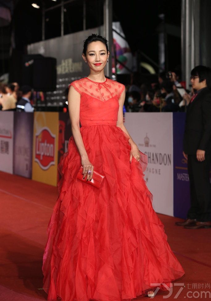 <p>众星闪耀49届金马奖 林志玲真空抛胸&ldquo;激吻&rdquo;黄渤</p>