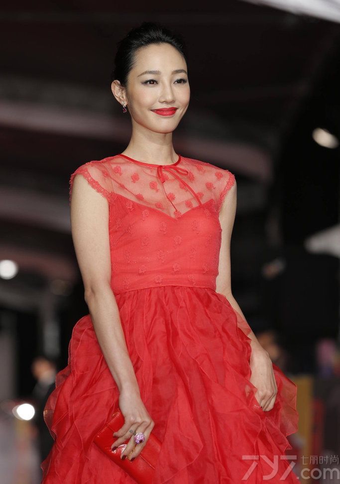 <p>众星闪耀49届金马奖 林志玲真空抛胸&ldquo;激吻&rdquo;黄渤</p>