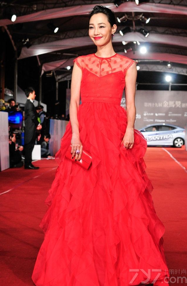 <p>众星闪耀49届金马奖 林志玲真空抛胸&ldquo;激吻&rdquo;黄渤</p>