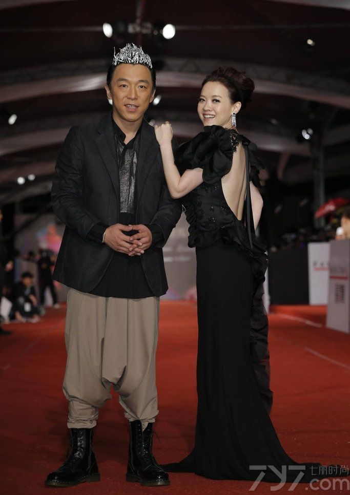 <p>众星闪耀49届金马奖 林志玲真空抛胸&ldquo;激吻&rdquo;黄渤</p>