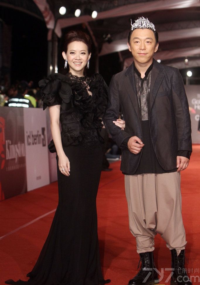 <p>众星闪耀49届金马奖 林志玲真空抛胸&ldquo;激吻&rdquo;黄渤</p>