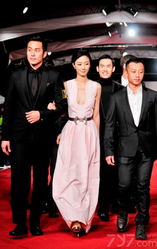 <p>众星闪耀49届金马奖 林志玲真空抛胸&ldquo;激吻&rdquo;黄渤</p>