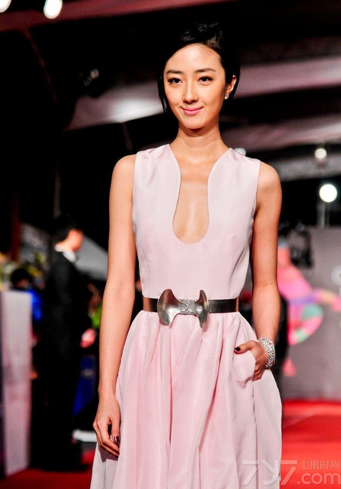 <p>众星闪耀49届金马奖 林志玲真空抛胸&ldquo;激吻&rdquo;黄渤</p>