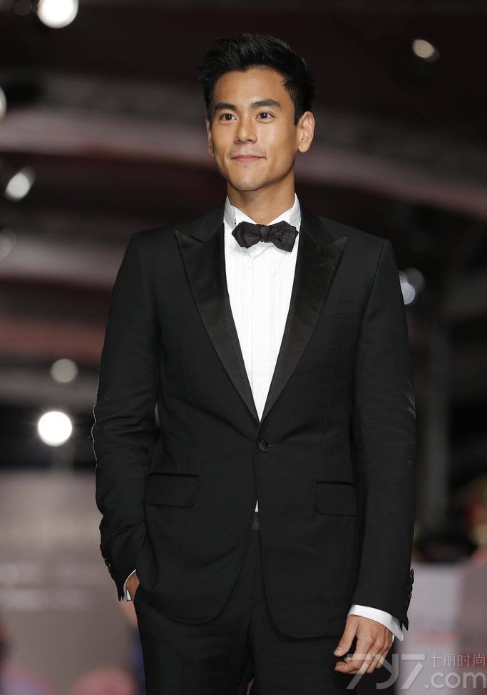 <p>众星闪耀49届金马奖 林志玲真空抛胸&ldquo;激吻&rdquo;黄渤</p>