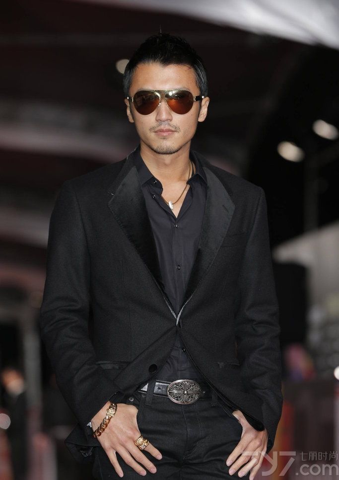 <p>众星闪耀49届金马奖 林志玲真空抛胸&ldquo;激吻&rdquo;黄渤</p>