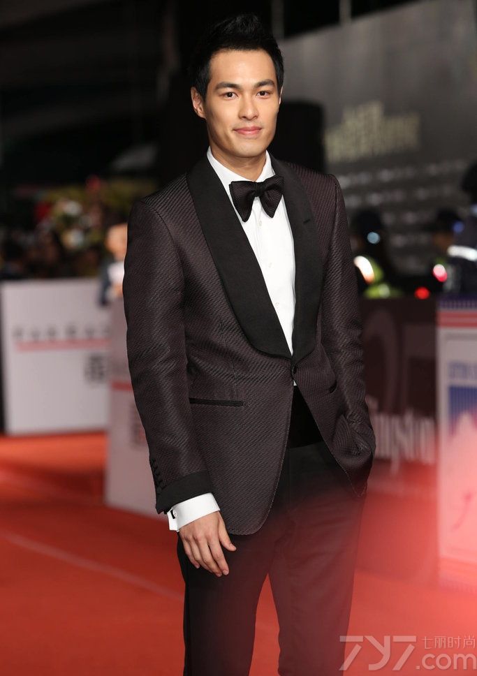 <p>众星闪耀49届金马奖 林志玲真空抛胸&ldquo;激吻&rdquo;黄渤</p>