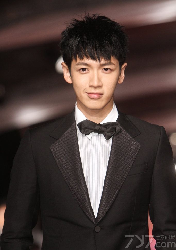 <p>众星闪耀49届金马奖 林志玲真空抛胸&ldquo;激吻&rdquo;黄渤</p>