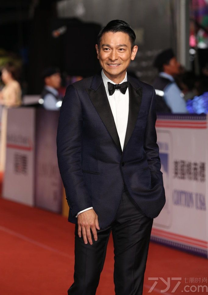 <p>众星闪耀49届金马奖 林志玲真空抛胸&ldquo;激吻&rdquo;黄渤</p>