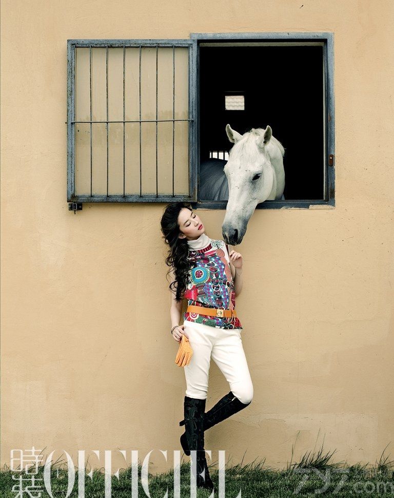 <p>&ldquo;神仙姐姐&rdquo;刘亦菲化身&ldquo;无情女神&rdquo;拍摄封面大片。刘亦菲是含蓄的，理性的。她坦然，自己不是个爱撒娇的人，宁可自己治愈。这就是刘亦菲身上那种含蓄的感情表达，她当然是有情的，她的感情甚至比很多人的感情更丰富，但她不会把自己的心情喊出来，她更擅长做。</p>