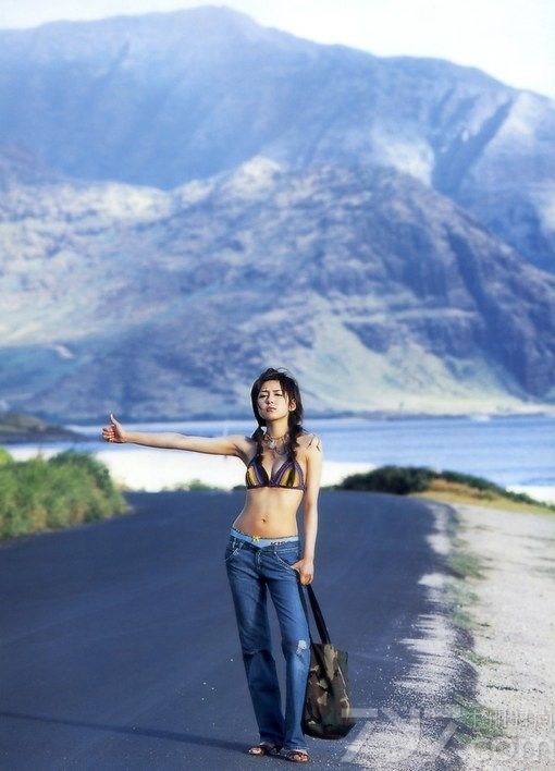 <p>本田真步被称为&ldquo;日本第一身材&rdquo;，曾荣获2004日本东部运动泳装小姐，2006年亚洲超级模特大赛媒体关注奖。在日本发展不错的她为日本一个最大的面料厂商东丽作过形象代言人，也是日本DHC的形象代言。</p>