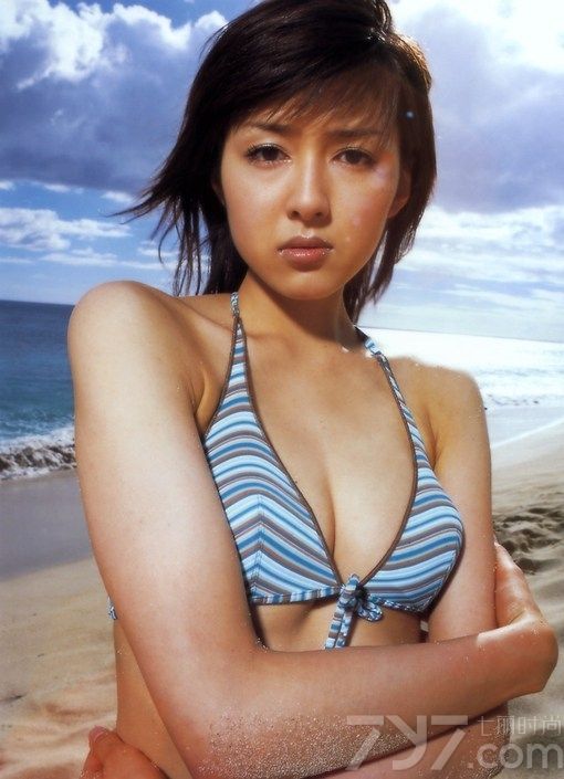<p>本田真步被称为&ldquo;日本第一身材&rdquo;，曾荣获2004日本东部运动泳装小姐，2006年亚洲超级模特大赛媒体关注奖。在日本发展不错的她为日本一个最大的面料厂商东丽作过形象代言人，也是日本DHC的形象代言。</p>