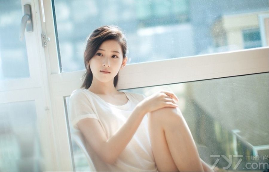 近日，有消息传奶茶妹妹将与刘强东结婚，然后奶茶妹妹对此回应没有。至于到底有没有小七是不知道的，但是奶茶妹妹的清纯写真小七有，特意分享给大家最新奶茶妹妹写真图片，看她无辜的双眸如此的清纯，也是让人醉了。