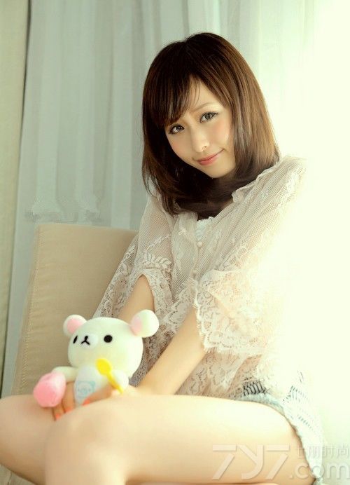 可爱又性感的女生最能引起男生的兽欲了，甜美性感系清纯美女写真，另类感觉更迷人。