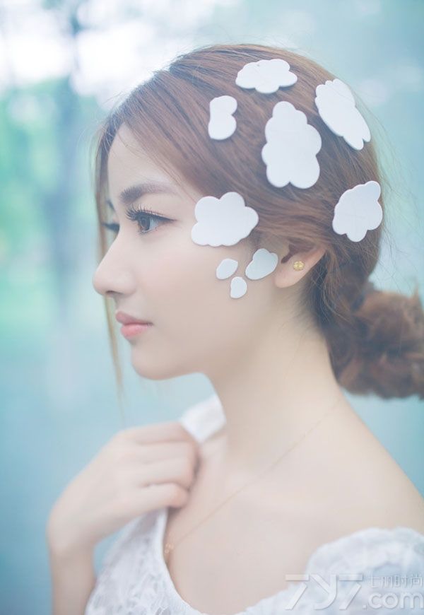 <p>朦胧氧气清新范，小阴天邂逅迷人女孩。</p>