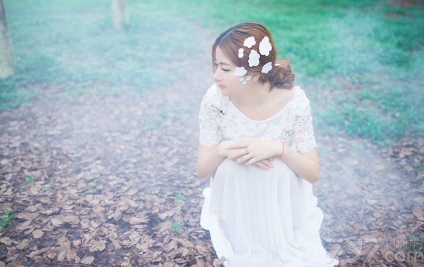 <p>朦胧氧气清新范，小阴天邂逅迷人女孩。</p>