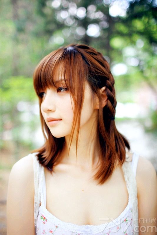 <p>萌系少女最纯洁的私照&nbsp; 令宅男们陶醉不已</p>