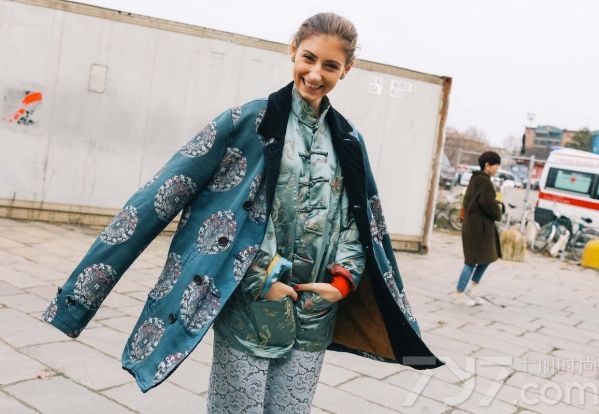 米兰时装周又被潮人挤爆了 时髦春意单品秀不停