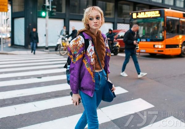 米兰时装周又被潮人挤爆了 时髦春意单品秀不停