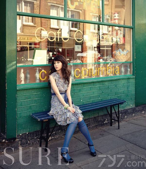 <p>IU，原名为：李知恩，1993年出生，韩国国民级solo歌手，被韩国人民亲切的称为&ldquo;国民妹妹&rdquo;。歌唱实力雄厚，&ldquo;三段高音&rdquo;技巧为人津津乐道。代表作有：《唠叨》《好日子》《你和我》。韩国国民妹妹美女IU李知恩,清纯甜美如同栀子花般的纯洁.</p>