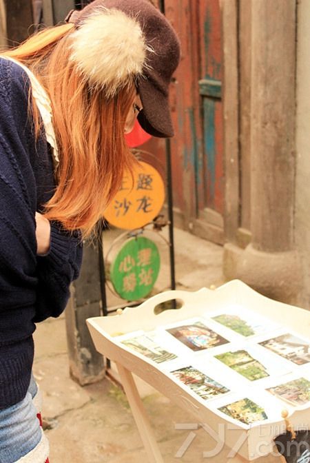 <p>小清新女生写真，柔美气息冬日小甜心，清纯的脸庞漫步在乡间古镇，不食人间烟火的感觉。</p>