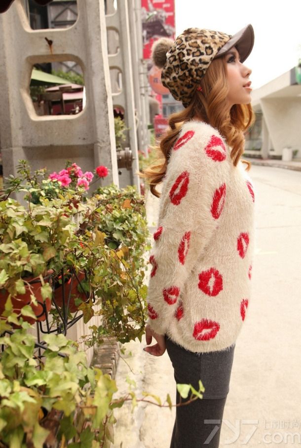 <p>小清新女生写真，柔美气息冬日小甜心，清纯的脸庞漫步在乡间古镇，不食人间烟火的感觉。</p>