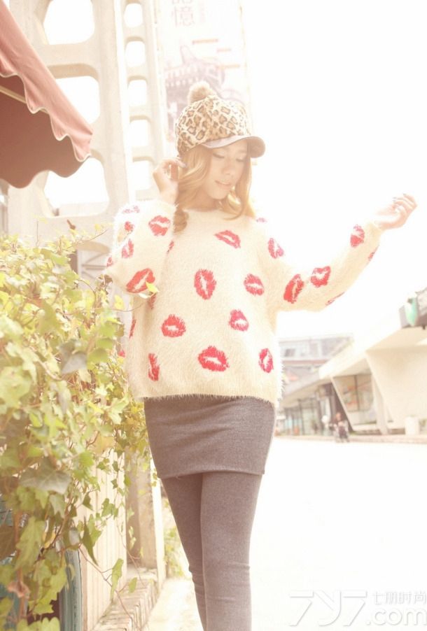 <p>小清新女生写真，柔美气息冬日小甜心，清纯的脸庞漫步在乡间古镇，不食人间烟火的感觉。</p>