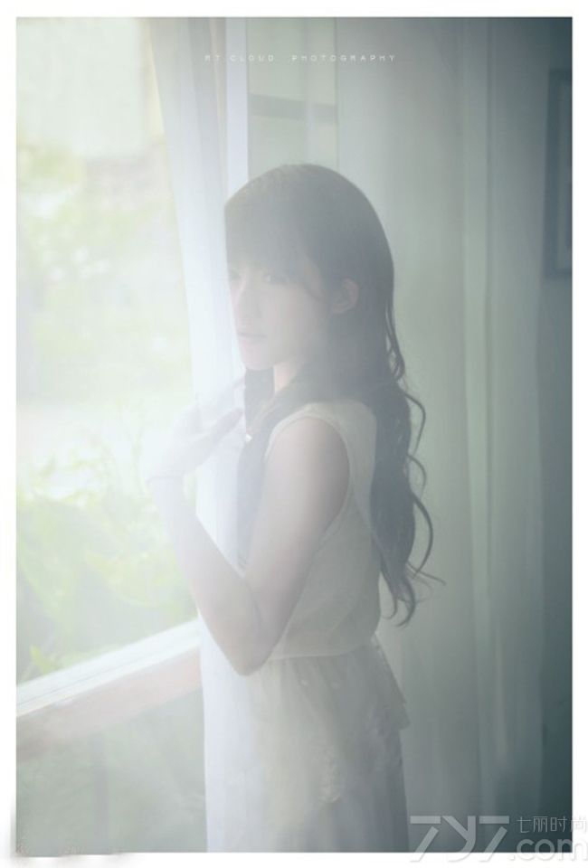 <p>90后童话美女清新迷人 忧郁眼神令人疼惜</p>