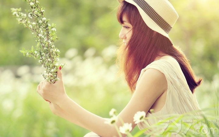 <p>氧气美女小清新写真&nbsp; 一个人的自然物语</p>