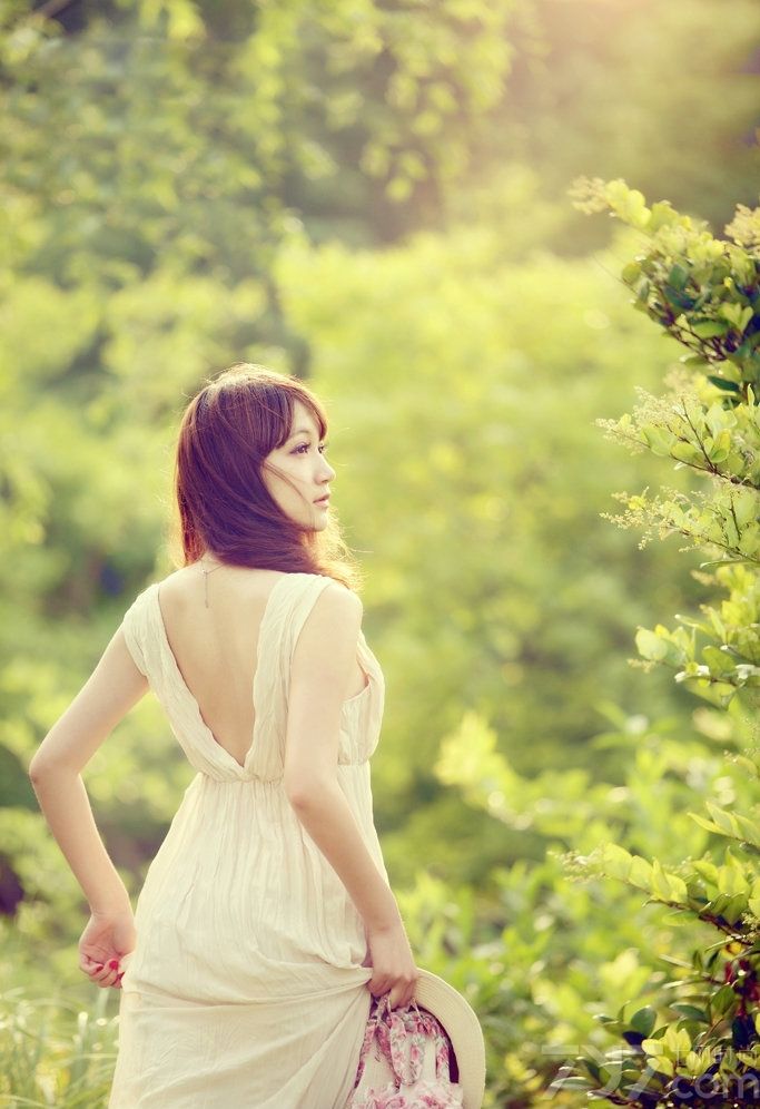 <p>氧气美女小清新写真&nbsp; 一个人的自然物语</p>