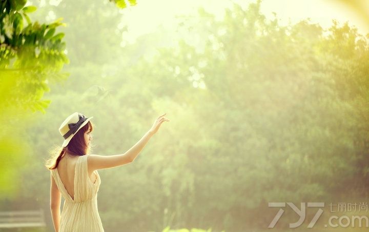 <p>氧气美女小清新写真&nbsp; 一个人的自然物语</p>