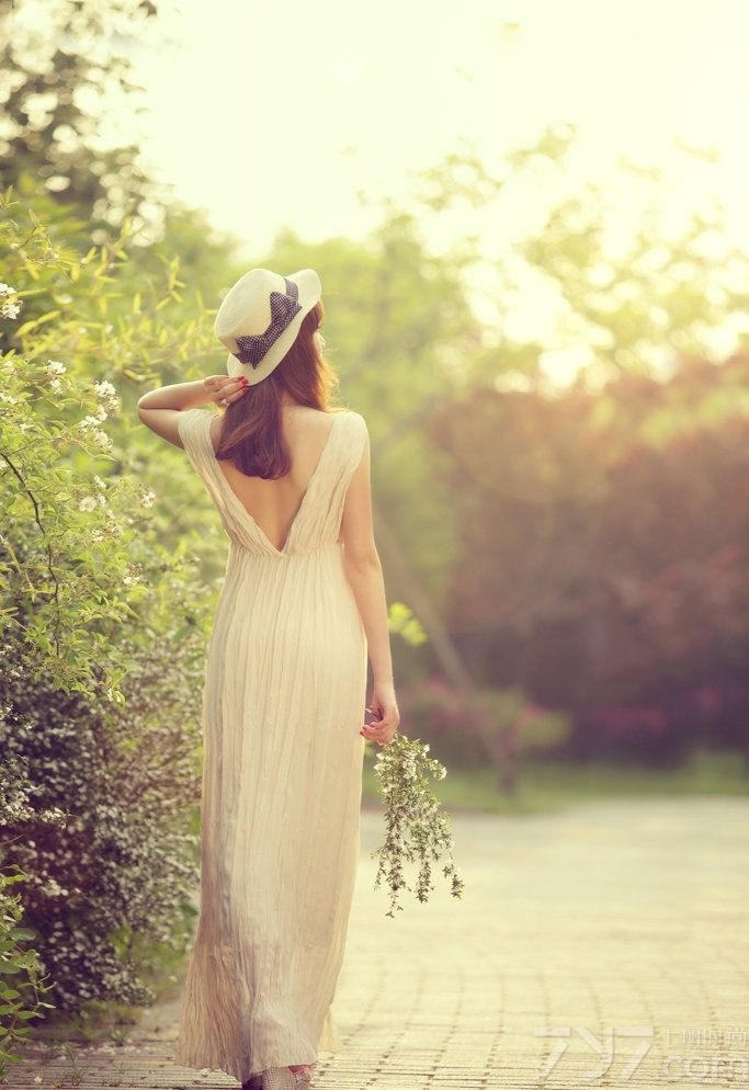 <p>氧气美女小清新写真&nbsp; 一个人的自然物语</p>