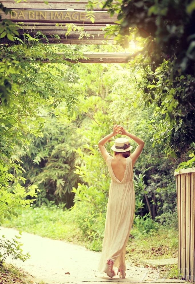 <p>氧气美女小清新写真&nbsp; 一个人的自然物语</p>