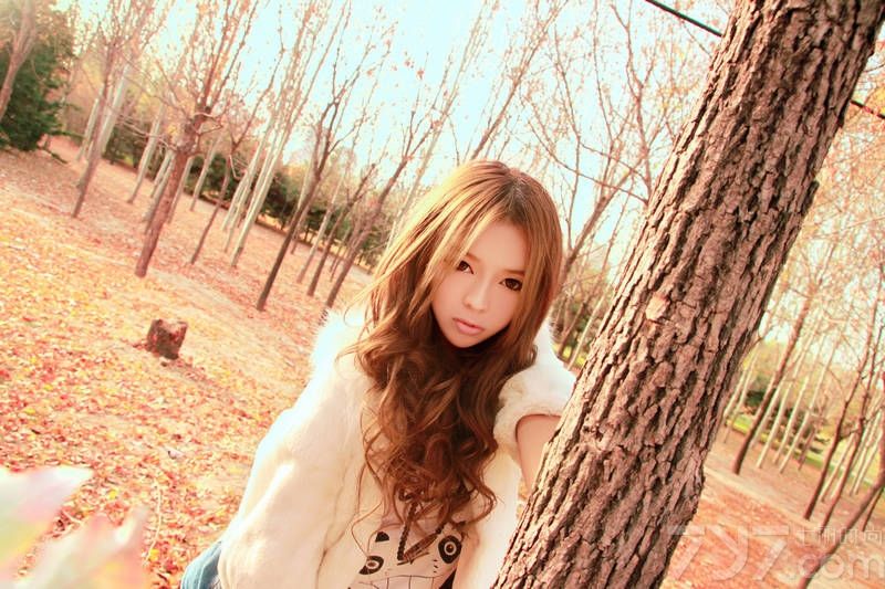 <p>&ldquo;小滨崎步&rdquo;裴紫绮唯美秋意写真 清纯靓丽惹人爱</p>