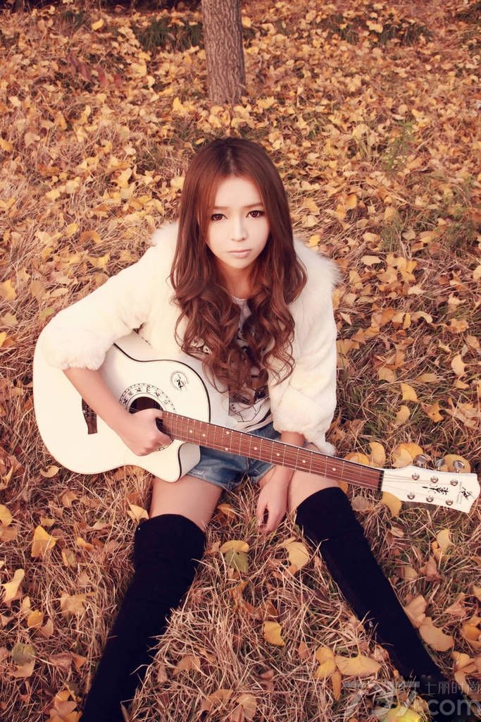 <p>&ldquo;小滨崎步&rdquo;裴紫绮唯美秋意写真 清纯靓丽惹人爱</p>