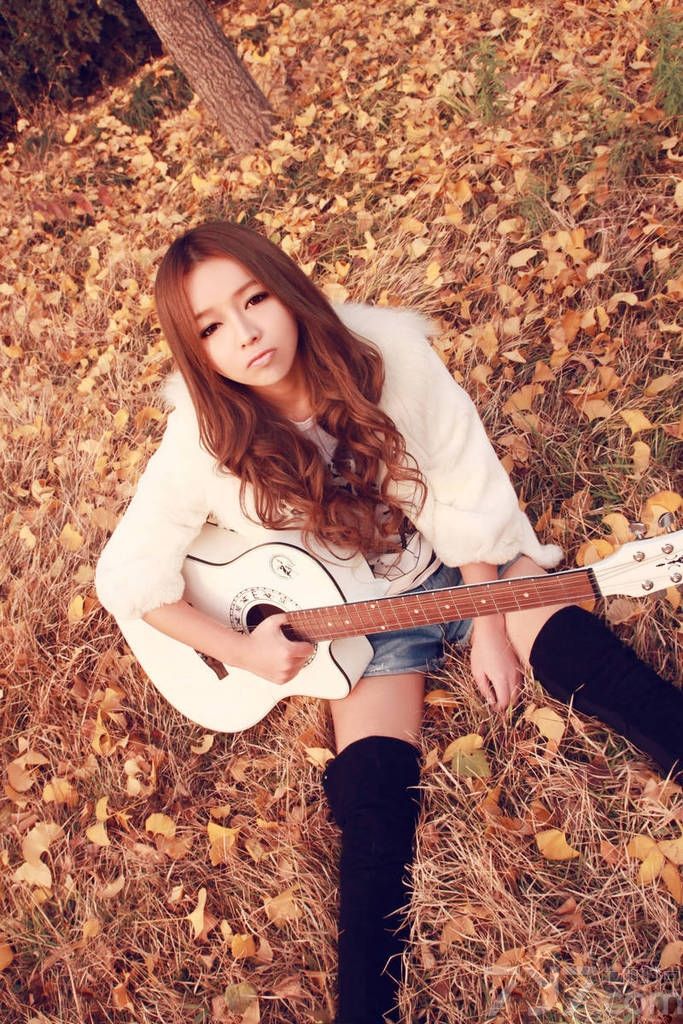 <p>&ldquo;小滨崎步&rdquo;裴紫绮唯美秋意写真 清纯靓丽惹人爱</p>