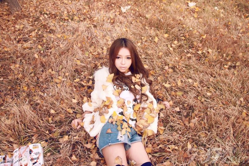 <p>&ldquo;小滨崎步&rdquo;裴紫绮唯美秋意写真 清纯靓丽惹人爱</p>