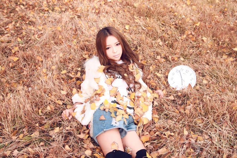 <p>&ldquo;小滨崎步&rdquo;裴紫绮唯美秋意写真 清纯靓丽惹人爱</p>