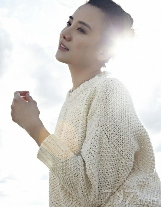 <p>小宋佳笑容纯美温柔如，翩翩起舞好似仙子！容易被感动的天蝎座小宋佳享受演戏时给她带来的挑战，挑选常人不敢尝试的不同角色，好让自己都吃一惊!&ldquo;只提供表演、不负责娱乐&rdquo;的她拥有常人没有的坚韧和自然大气的美丽，对此宋佳自嘲称：&ldquo;越严厉越美丽，老天不会亏欠谁。&rdquo;</p>