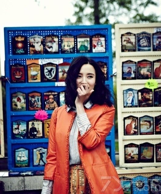 <p>小宋佳笑容纯美温柔如，翩翩起舞好似仙子！容易被感动的天蝎座小宋佳享受演戏时给她带来的挑战，挑选常人不敢尝试的不同角色，好让自己都吃一惊!&ldquo;只提供表演、不负责娱乐&rdquo;的她拥有常人没有的坚韧和自然大气的美丽，对此宋佳自嘲称：&ldquo;越严厉越美丽，老天不会亏欠谁。&rdquo;</p>