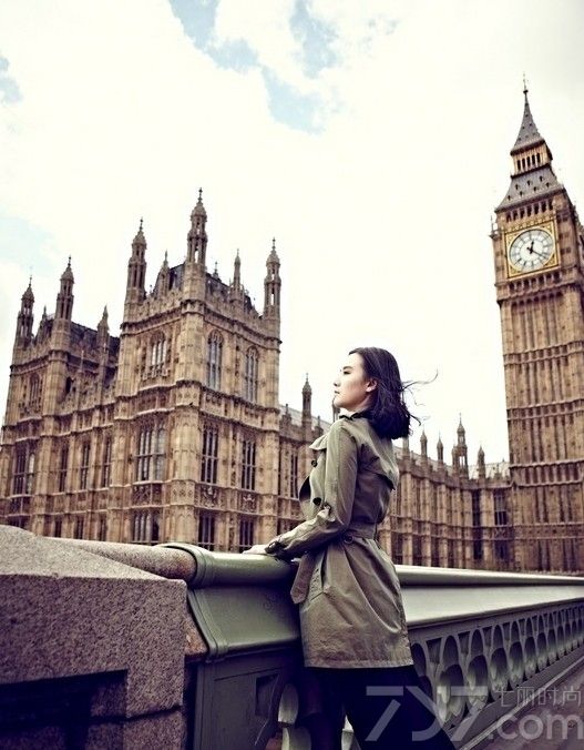 <p>小宋佳笑容纯美温柔如，翩翩起舞好似仙子！容易被感动的天蝎座小宋佳享受演戏时给她带来的挑战，挑选常人不敢尝试的不同角色，好让自己都吃一惊!&ldquo;只提供表演、不负责娱乐&rdquo;的她拥有常人没有的坚韧和自然大气的美丽，对此宋佳自嘲称：&ldquo;越严厉越美丽，老天不会亏欠谁。&rdquo;</p>