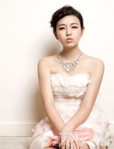 <p>陈妍希说她庆幸当年的选择，从被直指是不会演戏的新人，到用清丽的表现征服&ldquo;票房&rdquo;，陈妍希用了六年。相比&ldquo;全民女神&rdquo;的成就，她更愿意谈&ldquo;生命的质地&rdquo;&mdash;&mdash;生活的动人之处在于有机会体验别人的生命轨迹。</p>