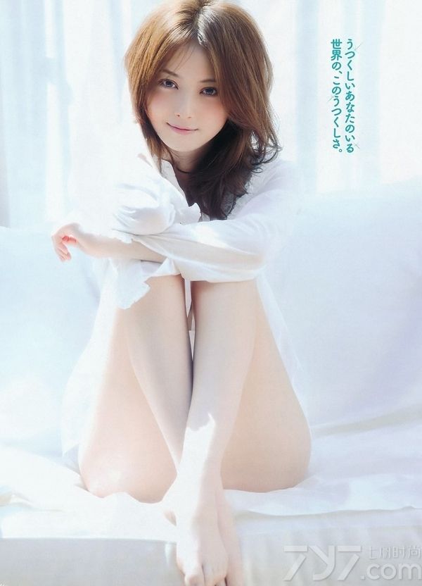 <p>佐佐木希凭借优质面容入选美国&ldquo;2010年最美丽的脸100人&rdquo;，被称为&ldquo;最美丽面孔日本美女&rdquo;。这是佐佐木希夏日拍摄的一组写真，其甜美性感的优势俘获不少宅男。</p>