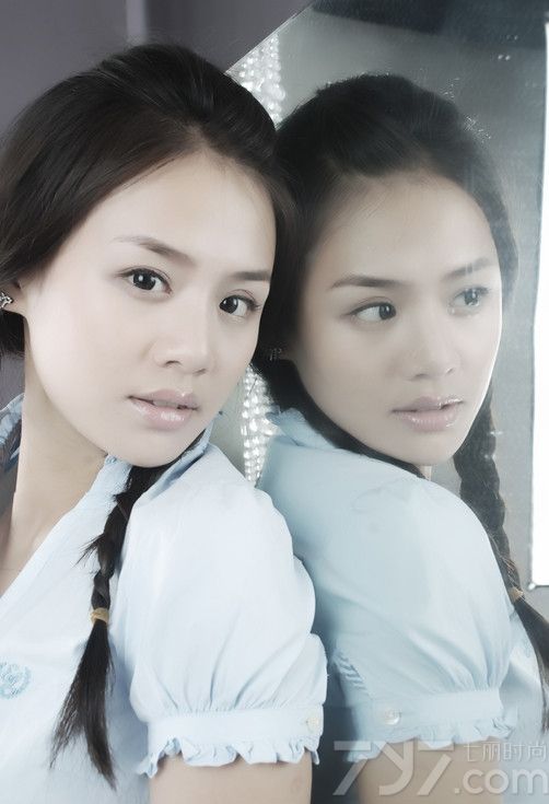 <p>近日某论坛曝光蒋雯丽绝美外甥女马思纯私房照，毕业于中国传媒大学的马思纯拥有一张天使般干净的面容，刚进入大学就被导演看中，与著名演员郭晓冬搭档担纲电视剧《恋人》里的女主角&ldquo;思纯&rdquo;，这次的表演不仅让马思纯在演艺圈崭露头角更是让她本人对表演产生了强烈的兴趣，随后马思纯又参演了《秘岸》《我们天上见》等电影作品。</p>